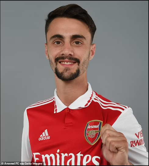 Arsenal announce the signing of midfielder Fabio Vieira from Porto for £30 million